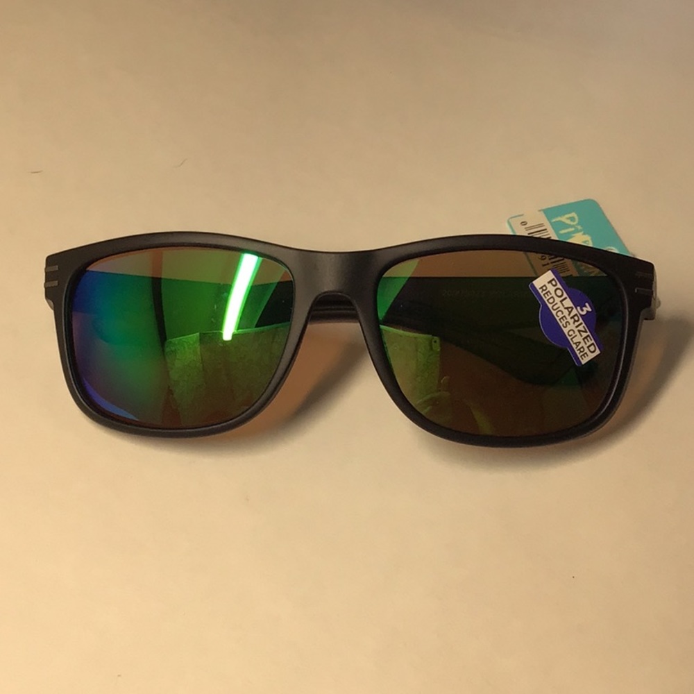 NWT green polarized lens black frame mens sunglasses 62045